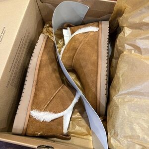 UGG Koolaburra Ultra Mini Ankle Boots with White Fur Trim Size 5 Womens